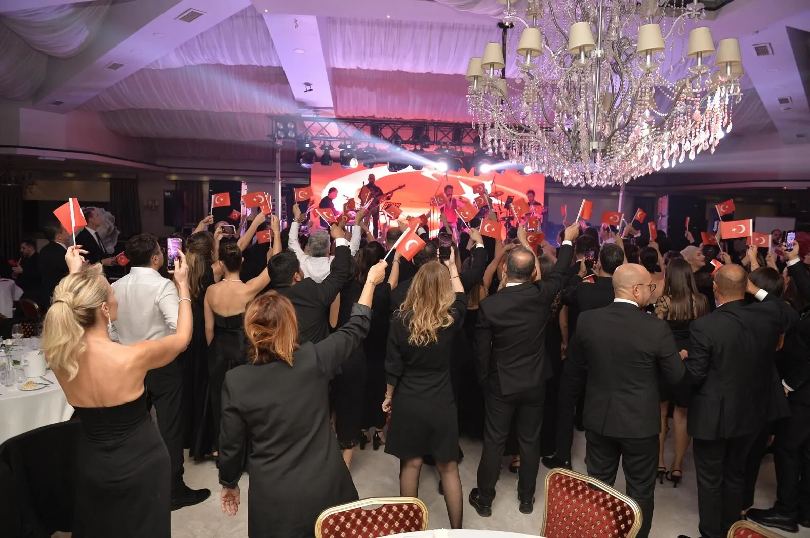 AKDORUK, 29 Ekim Cumhuriyet Balosu'na Sponsor Oldu ve Eğitime Destek Verdi