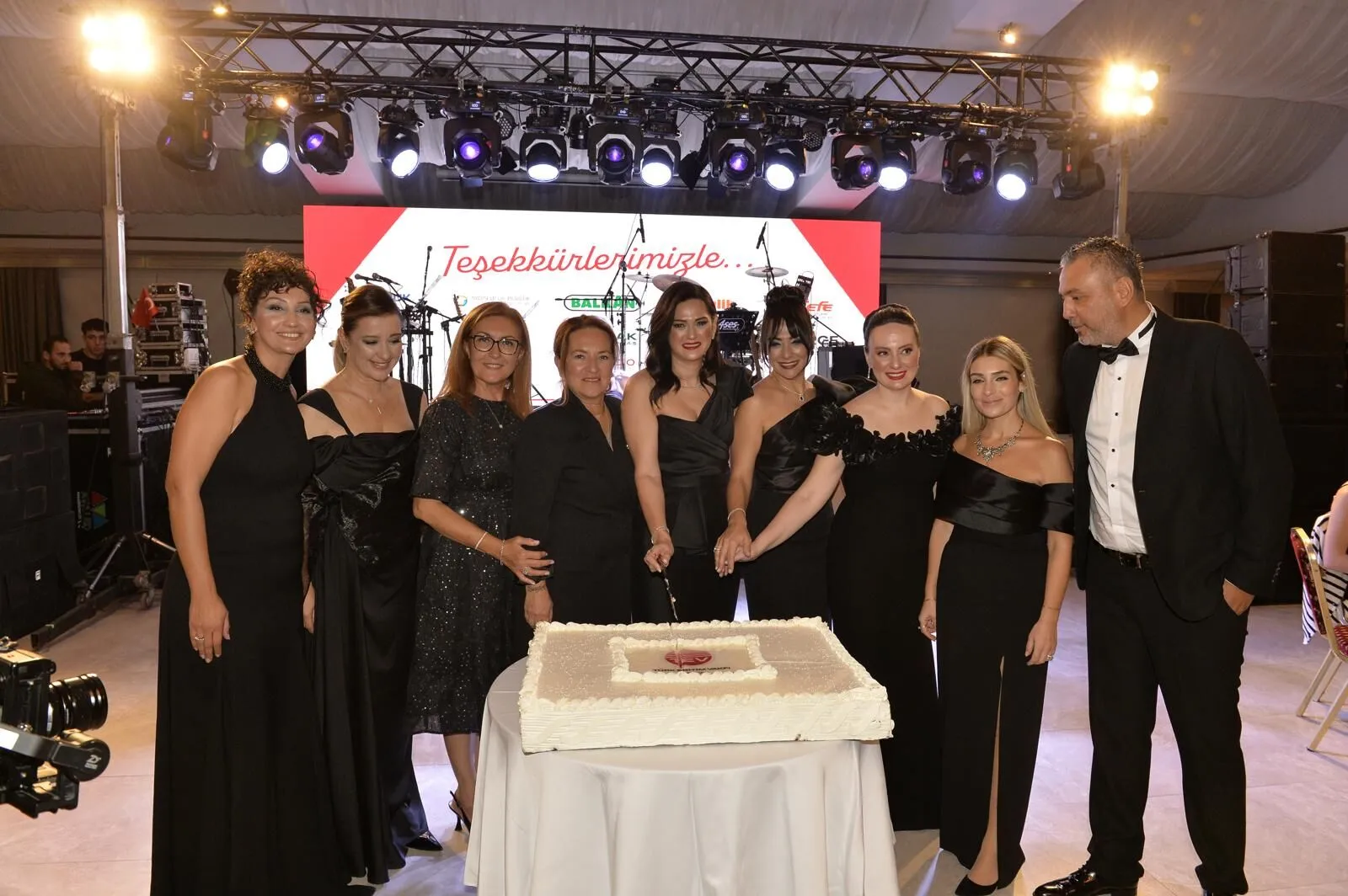 AKDORUK, 29 Ekim Cumhuriyet Balosu'na Sponsor Oldu ve Eğitime Destek Verdi