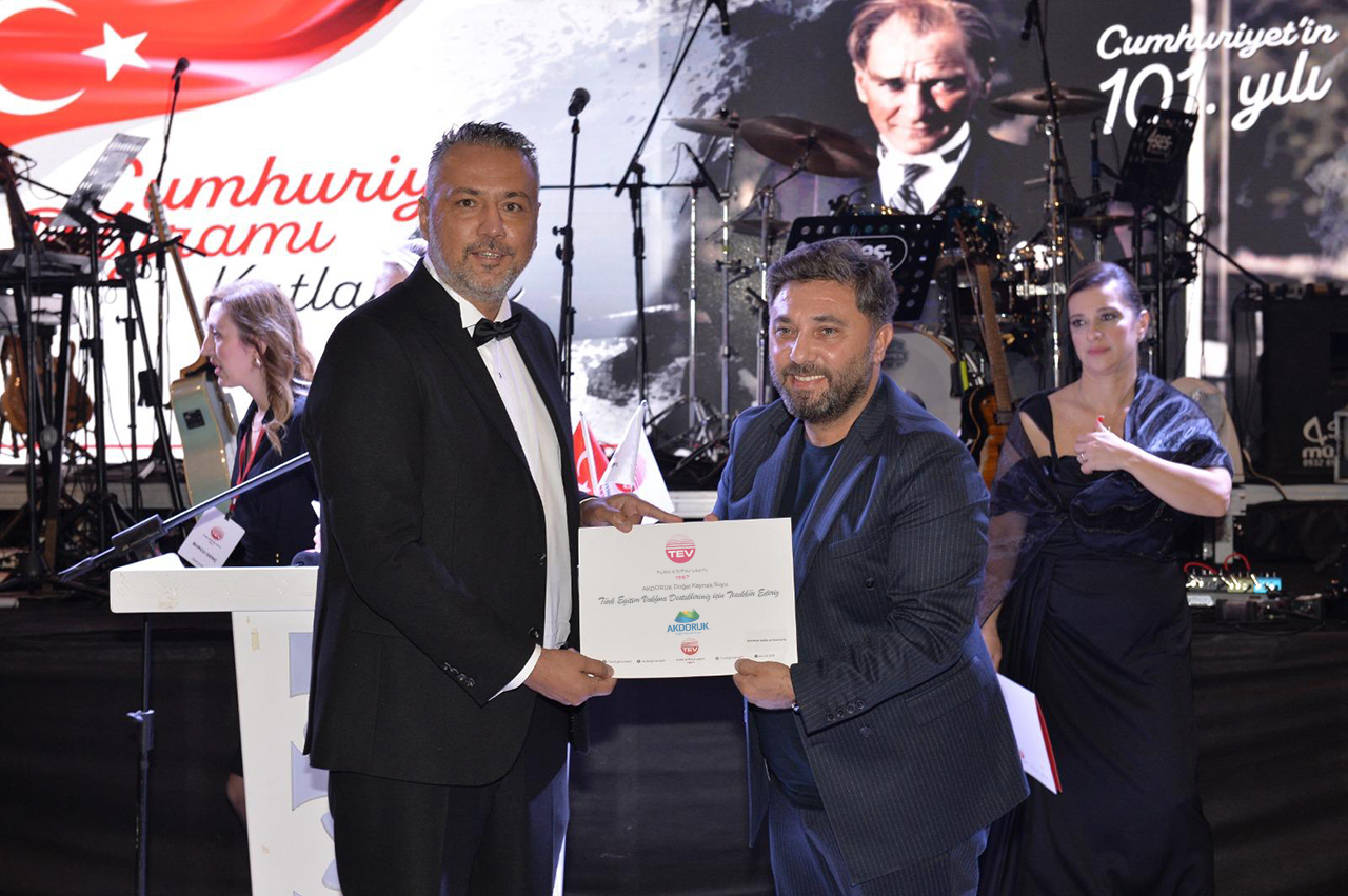 AKDORUK, 29 Ekim Cumhuriyet Balosu'na Sponsor Oldu ve Eğitime Destek Verdi