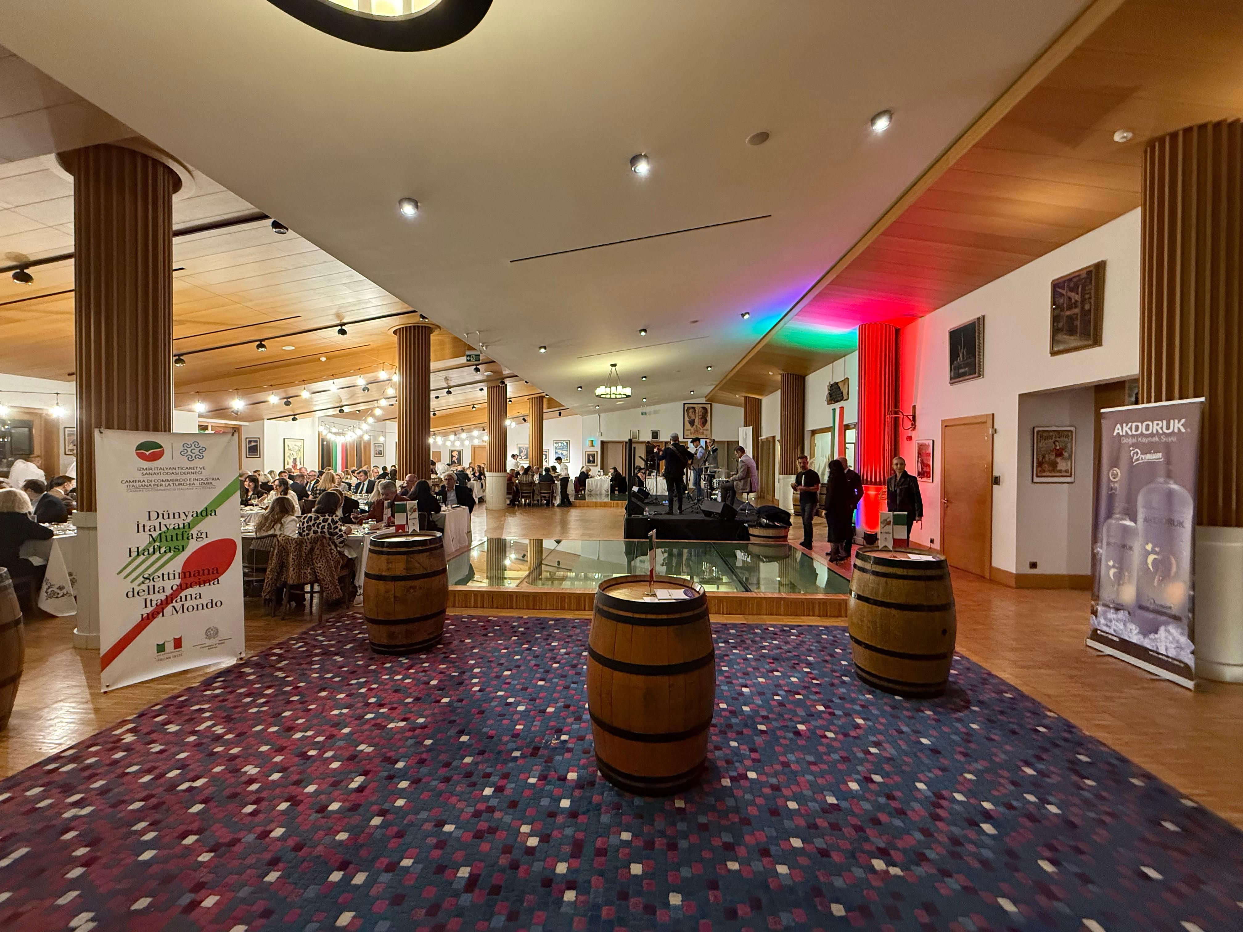 İzmir LA Mahzen’de Düzenlenen IX. İtalyan Mutfağı Haftası Gala Yemeği'ne Su Sponsoru Olduk