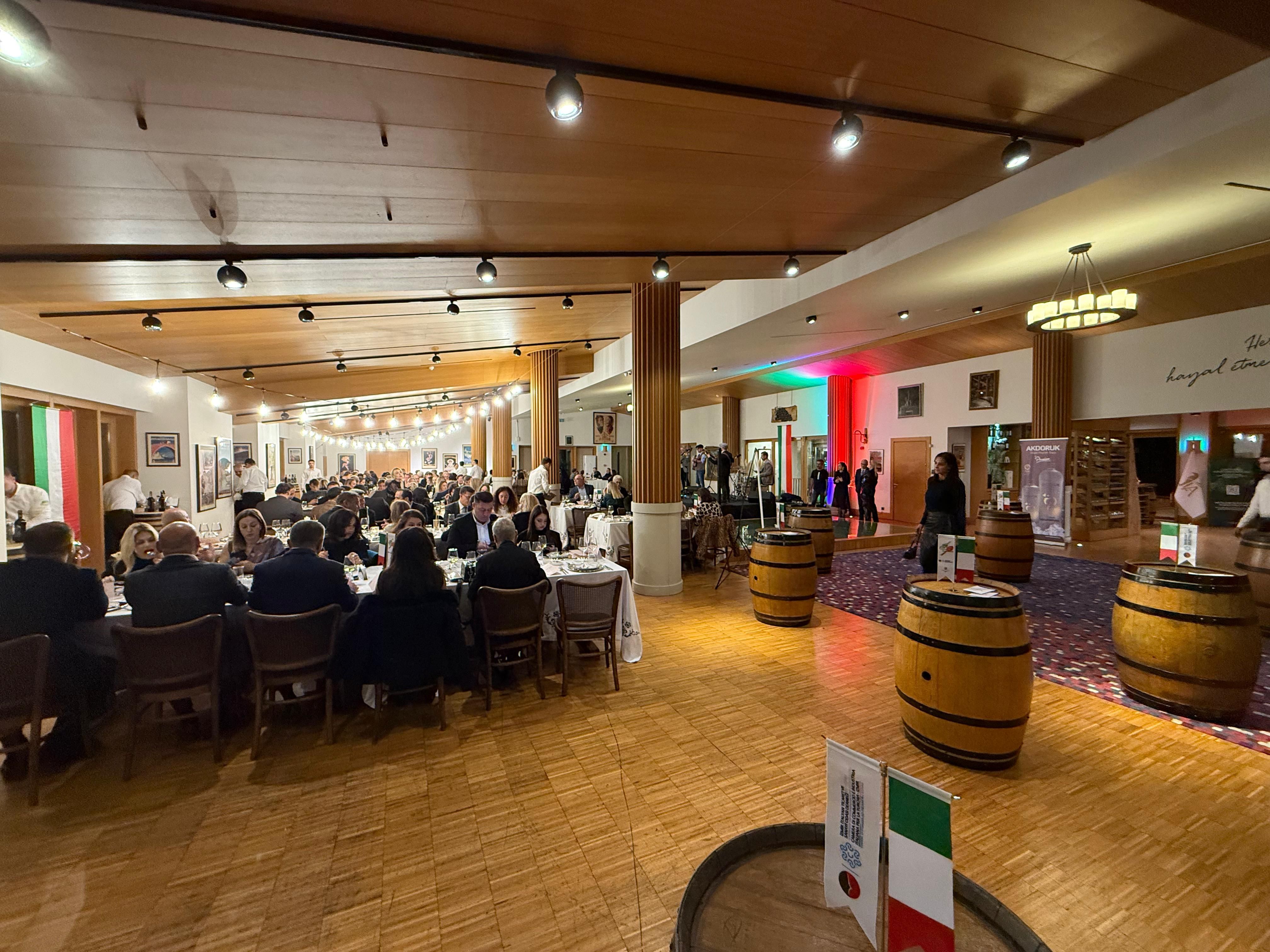 İzmir LA Mahzen’de Düzenlenen IX. İtalyan Mutfağı Haftası Gala Yemeği'ne Su Sponsoru Olduk